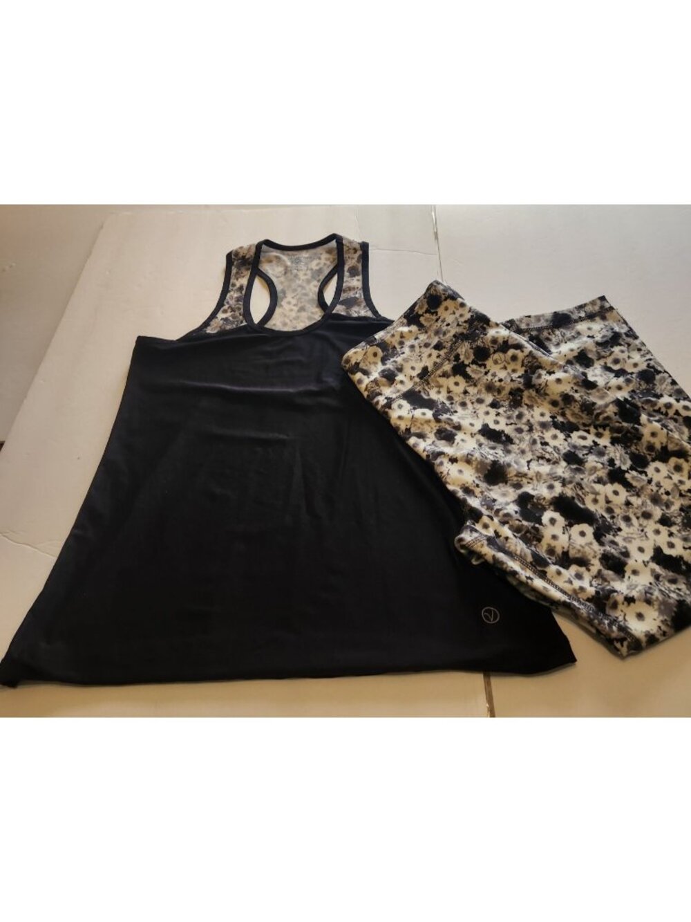 Vogo Athletica Womens Black Workout Racer Back Tank Top Size Medium